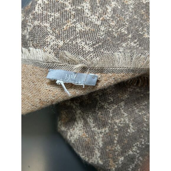 J.Jill Scarf Beautiful and Cozy Ombré Leopard Jacquard Triangle Scarf - Picture 4 of 6